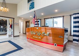 Quarterdeck Resort & Restaurant