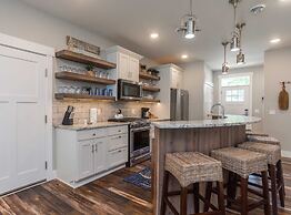 Quarterdeck Resort & Restaurant