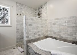 Quarterdeck Resort & Restaurant