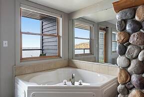 Quarterdeck Resort & Restaurant