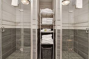 Guest House Inn & Suites