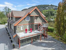 Squamish Adventure Inn