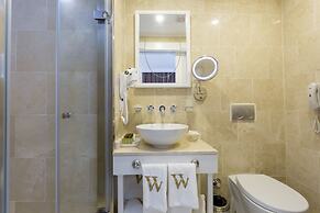 Wise Hotel Spa & Adult Only