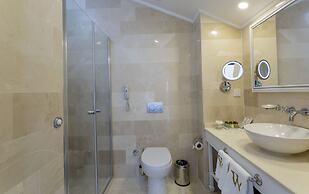 Wise Hotel Spa & Adult Only