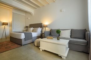 Cova Mykonos Suites