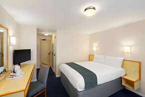 Days Inn by Wyndham Sutton Scotney South