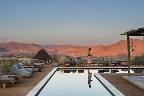 Sandfontein Lodge & Nature Reserve