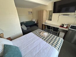 Warren Motor Inn