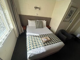 Warren Motor Inn