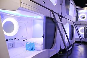 Heybear Capsule Hotel