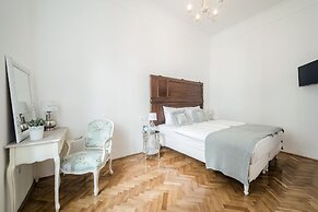 House Beletage-Boutique Hotel