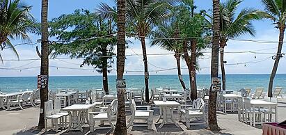 Chaolao Tosang Beach Hotel