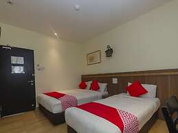 Super OYO 596 The Vintage Hotel