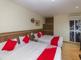 Super OYO 596 The Vintage Hotel