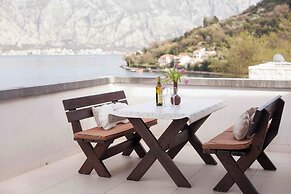 Step to Kotor bay Stoliv