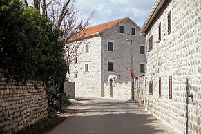 Step to Kotor bay Stoliv