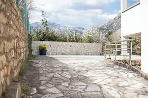 Step to Kotor bay Stoliv