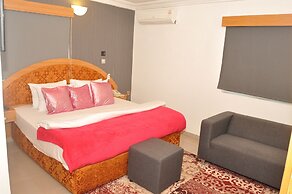 Ne-Yo Hotel and Suites