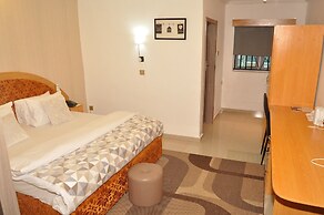 Ne-Yo Hotel and Suites
