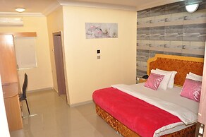 Ne-Yo Hotel and Suites