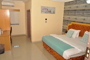 Ne-Yo Hotel and Suites