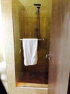 Ne-Yo Hotel and Suites