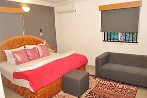 Ne-Yo Hotel and Suites