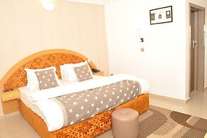 Ne-Yo Hotel and Suites