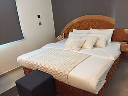 Ne-Yo Hotel and Suites