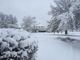 Inn at Amish Door