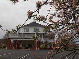 Inn at Amish Door