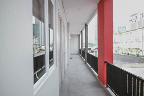 RedDoorz Plus @ Karet Pedurenan 3