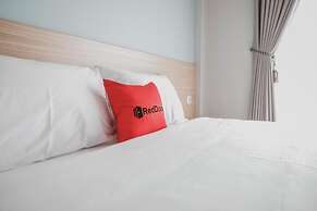 RedDoorz Plus @ Karet Pedurenan 3