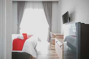 RedDoorz Plus @ Karet Pedurenan 3