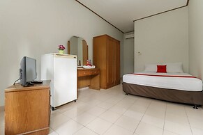 RedDoorz Plus @ Karet Pedurenan 3