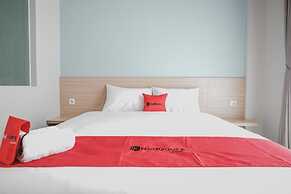 RedDoorz Plus @ Karet Pedurenan 3