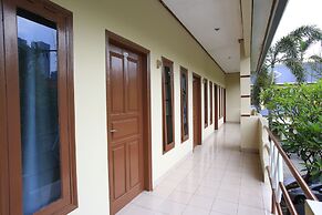 RedDoorz Plus @ Karet Pedurenan 3