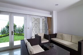 RedDoorz Plus @ Tendean