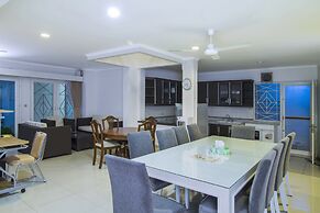 RedDoorz Plus @ Tendean