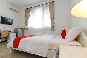 RedDoorz Plus @ Tendean