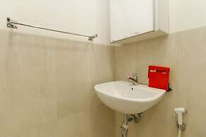 RedDoorz Plus @ Tendean