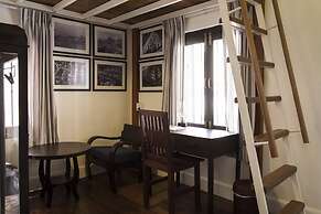 Baan Luang Rajamaitri Historic Inn