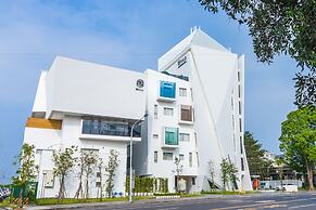 Sun Dialogue Hotel by Cosmos Creation