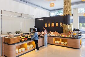 Sun Dialogue Hotel by Cosmos Creation