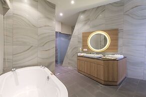 Sun Dialogue Hotel by Cosmos Creation