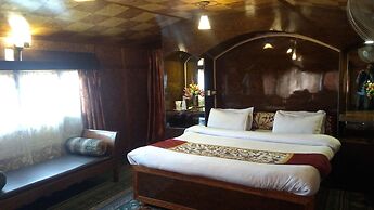 Zaffer Group of Houseboats