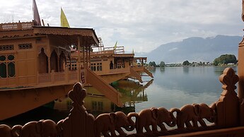 Zaffer Group of Houseboats