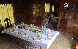 Zaffer Group of Houseboats