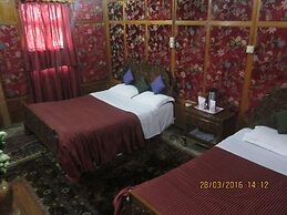 Zaffer Group of Houseboats