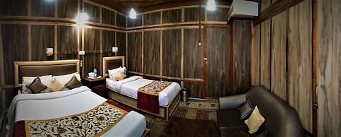 Zaffer Group of Houseboats